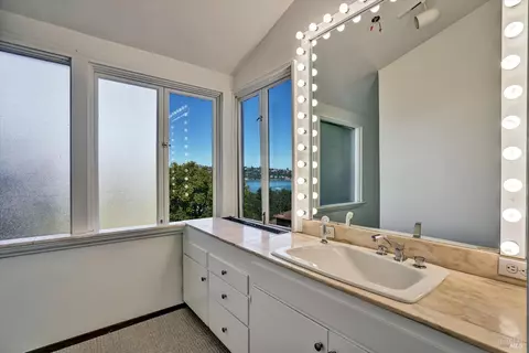 Bath - 48 Bulkley Ave, Sausalito, CA 94965 photo 1 of 5
