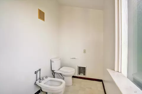 Bath - 48 Bulkley Ave, Sausalito, CA 94965 photo 2 of 5