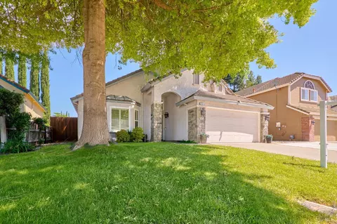 919 Cedar Brook Ln, Vacaville, CA 95687