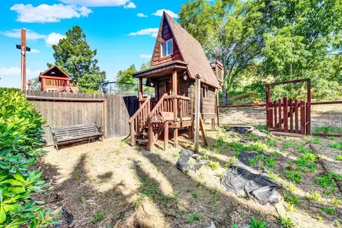 Exterior - 2156 Fox Glen Dr, Fairfield, CA 94534 photo 11 of 16