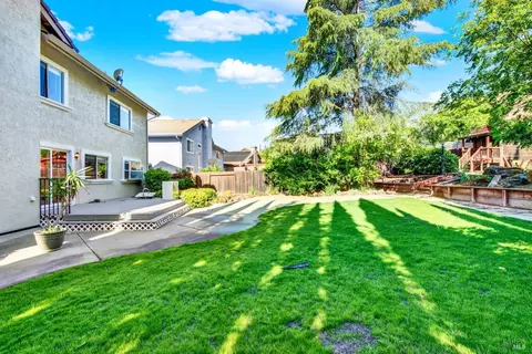 Exterior - 2156 Fox Glen Dr, Fairfield, CA 94534 photo 4 of 16