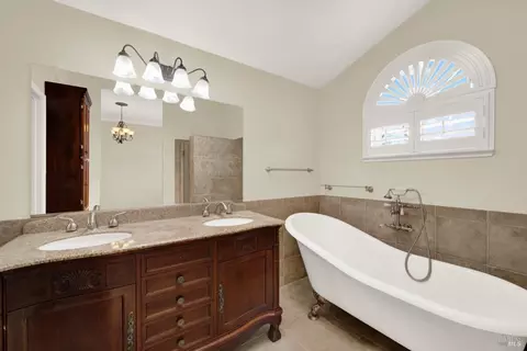 Bath - 2156 Fox Glen Dr, Fairfield, CA 94534 photo 2 of 5
