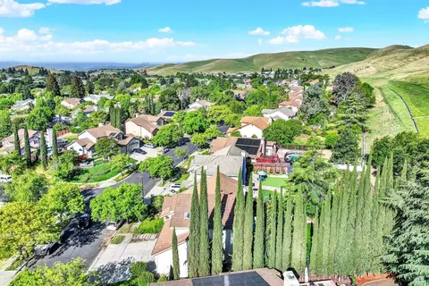 View/Area - 2156 Fox Glen Dr, Fairfield, CA 94534 photo 5 of 9
