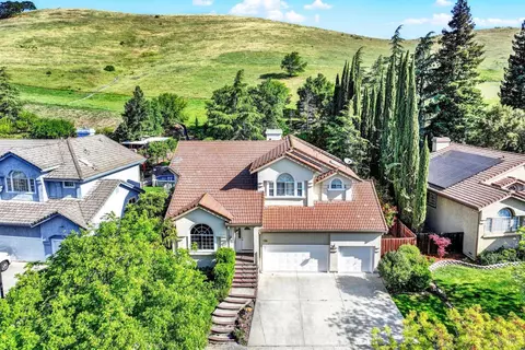 View/Area - 2156 Fox Glen Dr, Fairfield, CA 94534 photo 1 of 9