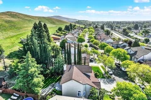 View/Area - 2156 Fox Glen Dr, Fairfield, CA 94534 photo 4 of 9