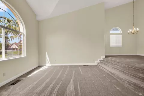 Living - 2156 Fox Glen Dr, Fairfield, CA 94534 photo 5 of 10