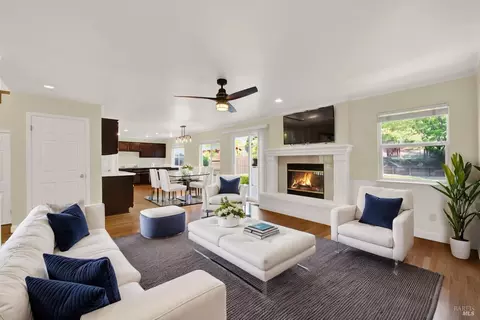 Living - 2156 Fox Glen Dr, Fairfield, CA 94534 photo 9 of 10