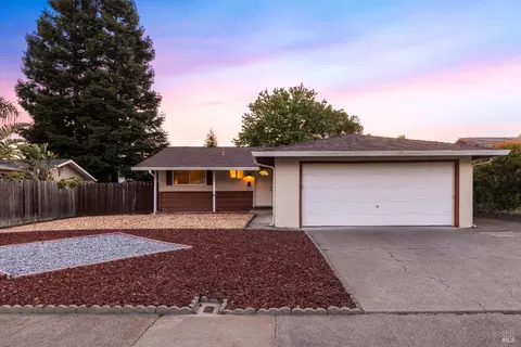 566 Mathews Dr, Vacaville, CA 95687