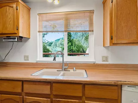 Kitchen - 31300 Pine Mountain Rd, Cloverdale, CA 95425 photo 2 of 4