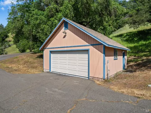 Exterior - 31300 Pine Mountain Rd, Cloverdale, CA 95425 photo 8 of 9