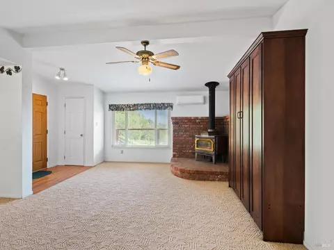 Living - 31300 Pine Mountain Rd, Cloverdale, CA 95425 photo 5 of 7