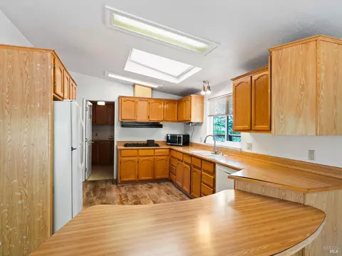 Kitchen - 31300 Pine Mountain Rd, Cloverdale, CA 95425 photo 1 of 4