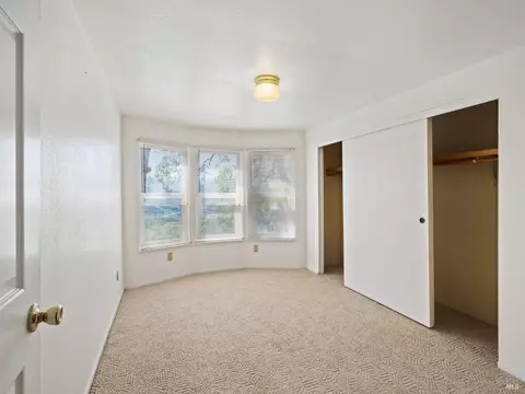 Bedroom - 31300 Pine Mountain Rd, Cloverdale, CA 95425 photo 2 of 5
