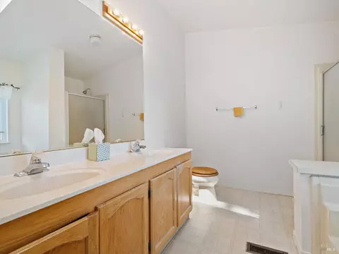 Bath - 31300 Pine Mountain Rd, Cloverdale, CA 95425 photo 1 of 4