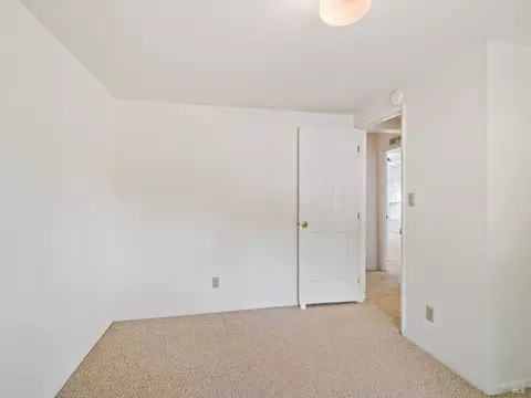 Bedroom - 31300 Pine Mountain Rd, Cloverdale, CA 95425 photo 4 of 5