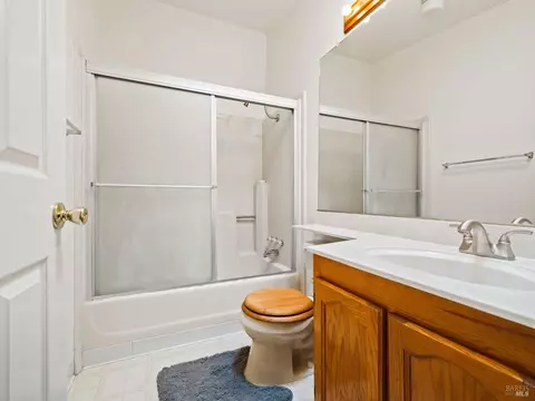 Bath - 31300 Pine Mountain Rd, Cloverdale, CA 95425 photo 4 of 4