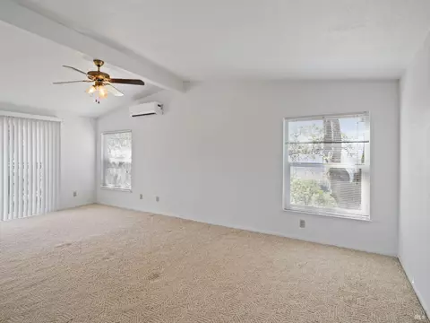 Living - 31300 Pine Mountain Rd, Cloverdale, CA 95425 photo 7 of 7