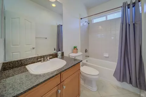 Bath - 520 Poplar Ave, Vallejo, CA 94592 photo 2 of 6