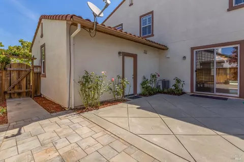 Exterior - 520 Poplar Ave, Vallejo, CA 94592 photo 4 of 9