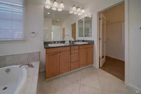 Bath - 520 Poplar Ave, Vallejo, CA 94592 photo 6 of 6