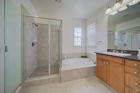 Bath - 520 Poplar Ave, Vallejo, CA 94592 photo 5 of 6