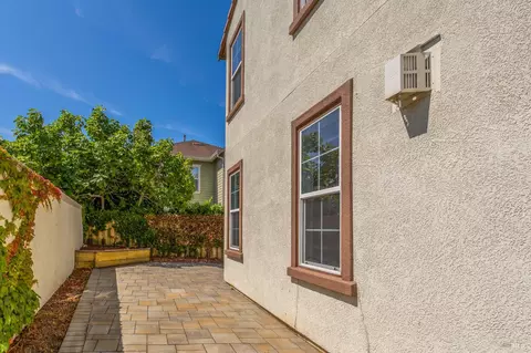 Exterior - 520 Poplar Ave, Vallejo, CA 94592 photo 7 of 9