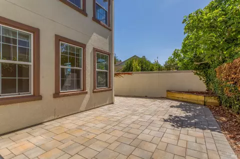 Exterior - 520 Poplar Ave, Vallejo, CA 94592 photo 5 of 9