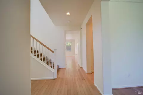 Entry Way - 520 Poplar Ave, Vallejo, CA 94592 photo 2 of 5