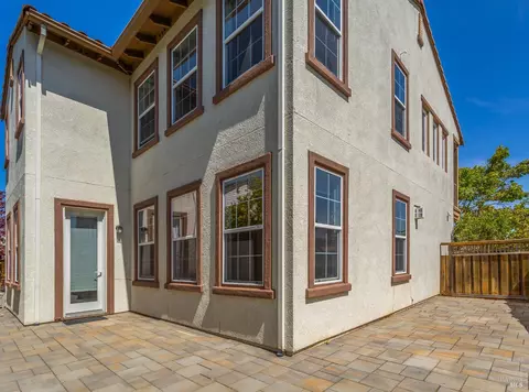 Exterior - 520 Poplar Ave, Vallejo, CA 94592 photo 6 of 9