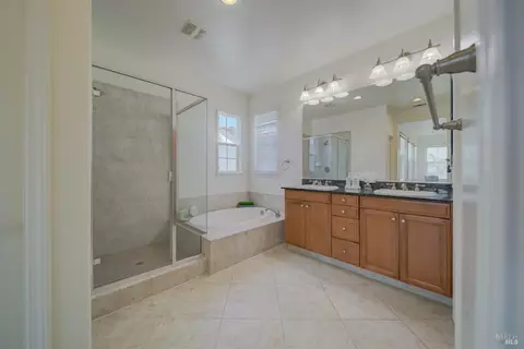 Bath - 520 Poplar Ave, Vallejo, CA 94592 photo 4 of 6