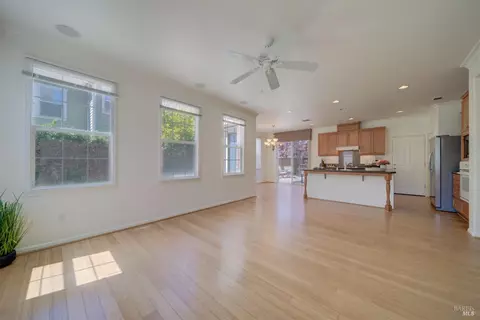 Living - 520 Poplar Ave, Vallejo, CA 94592 photo 7 of 7