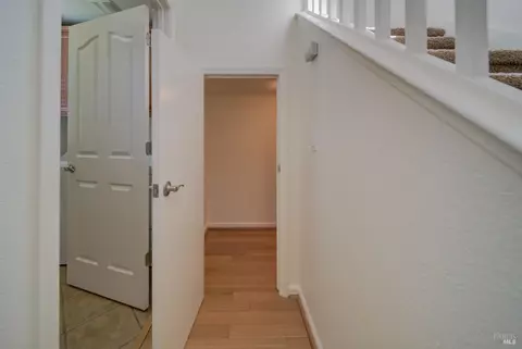 Entry Way - 520 Poplar Ave, Vallejo, CA 94592 photo 3 of 5