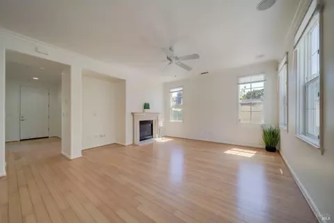 Living - 520 Poplar Ave, Vallejo, CA 94592 photo 5 of 7
