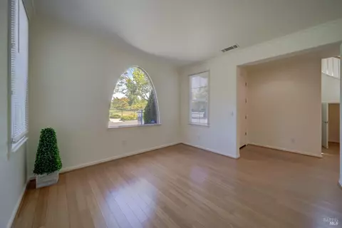 Living - 520 Poplar Ave, Vallejo, CA 94592 photo 3 of 7