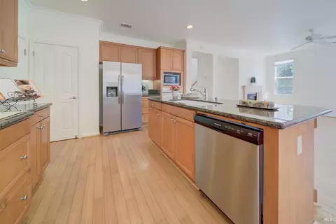 Kitchen - 520 Poplar Ave, Vallejo, CA 94592 photo 5 of 6