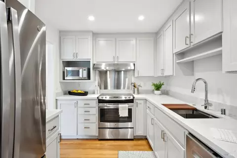 Kitchen - 58 Eucalyptus Knoll St, Mill Valley, CA 94941 photo 1 of 6