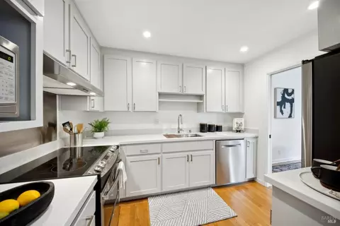 Kitchen - 58 Eucalyptus Knoll St, Mill Valley, CA 94941 photo 4 of 6
