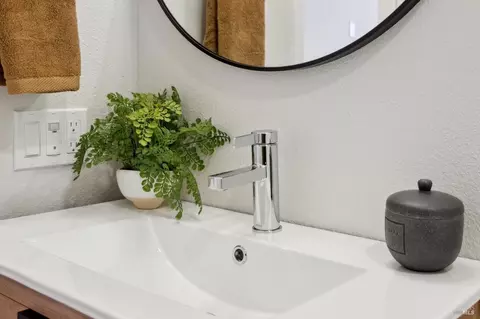 Bath - 58 Eucalyptus Knoll St, Mill Valley, CA 94941 photo 7 of 7
