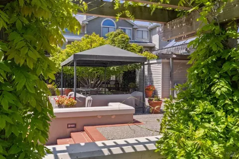 Exterior - 58 Eucalyptus Knoll St, Mill Valley, CA 94941 photo 9 of 11