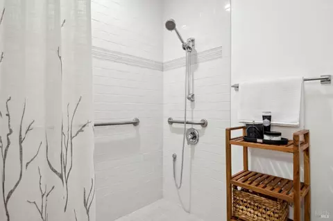 Bath - 58 Eucalyptus Knoll St, Mill Valley, CA 94941 photo 5 of 7
