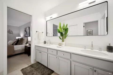 Bath - 58 Eucalyptus Knoll St, Mill Valley, CA 94941 photo 3 of 7