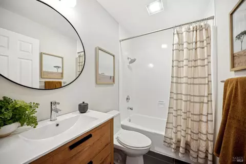 Bath - 58 Eucalyptus Knoll St, Mill Valley, CA 94941 photo 6 of 7