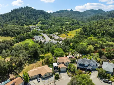 View/Area - 189 Vine Dr, Cloverdale, CA 95425 photo 4 of 9