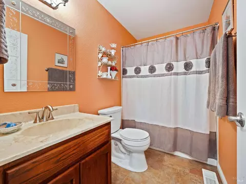 Bath - 189 Vine Dr, Cloverdale, CA 95425 photo 1 of 5