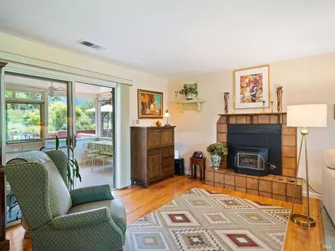 Living - 189 Vine Dr, Cloverdale, CA 95425 photo 4 of 4