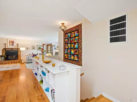 Entry Way - 189 Vine Dr, Cloverdale, CA 95425 photo 5 of 6