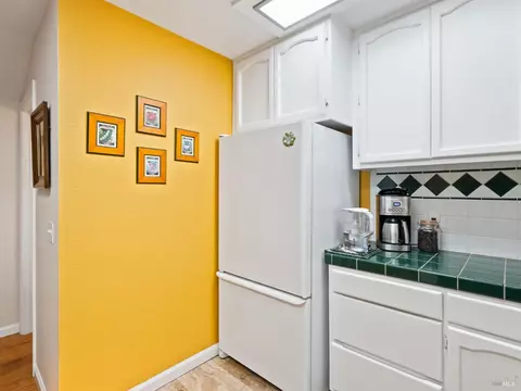 Kitchen - 189 Vine Dr, Cloverdale, CA 95425 photo 5 of 5