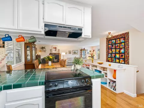 Kitchen - 189 Vine Dr, Cloverdale, CA 95425 photo 4 of 5