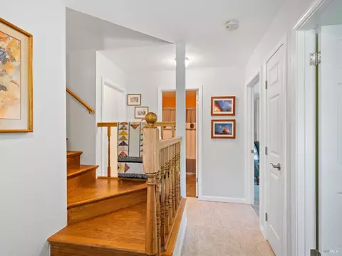 Entry Way - 189 Vine Dr, Cloverdale, CA 95425 photo 4 of 6
