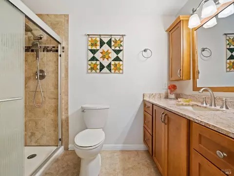 Bath - 189 Vine Dr, Cloverdale, CA 95425 photo 2 of 5